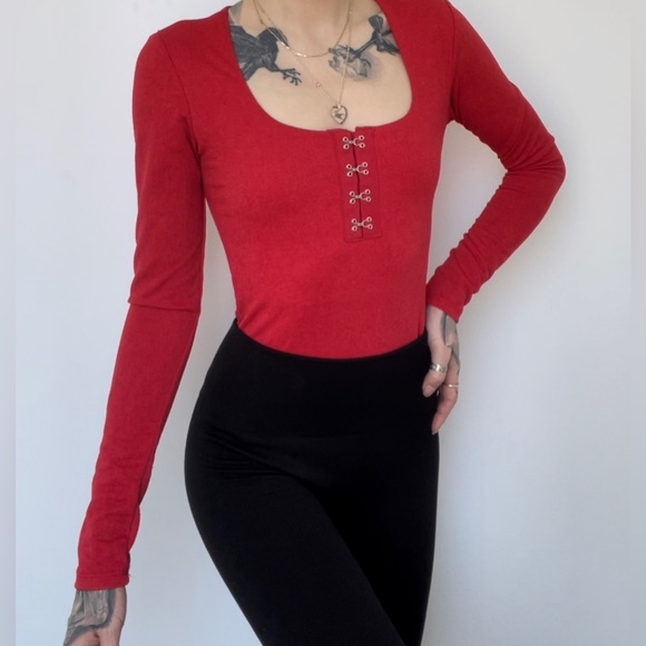 body suit rouge & noir - Picture 2 of 2